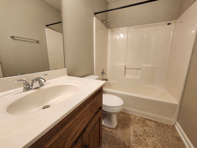 Building Photo - 366 Hickory Grove St