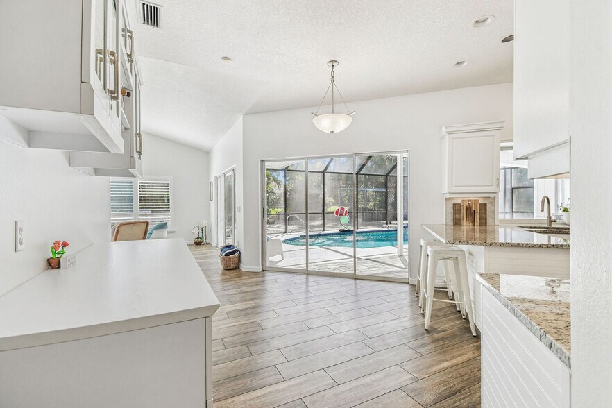 Building Photo - 423 Bellini Cir