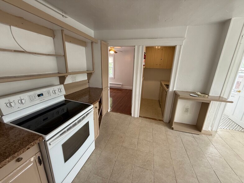 Building Photo - 604 Blackstone St