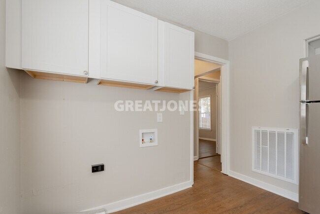Building Photo - 108 Sulton St