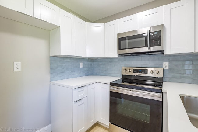 Building Photo - 2209 NE 2nd St