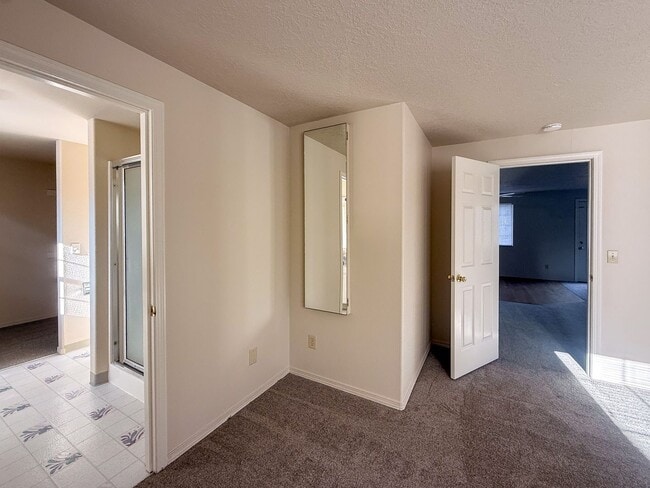 Building Photo - 3200 Lorian Ln SE