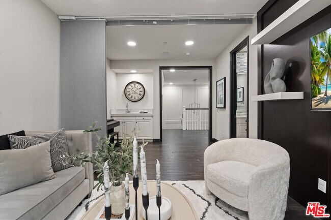 Building Photo - 55 suede