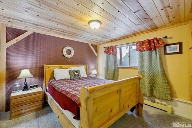 Building Photo - Large quiet condo backs to the forest