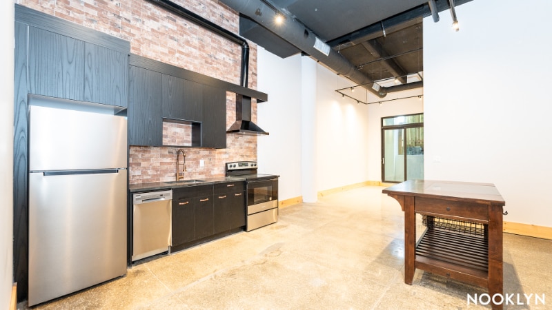 Building Photo - 255 18th St