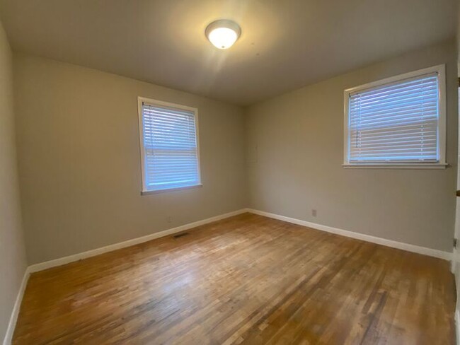 Building Photo - FOR RENT!!! 3 Bedroom House - Large Fenced...