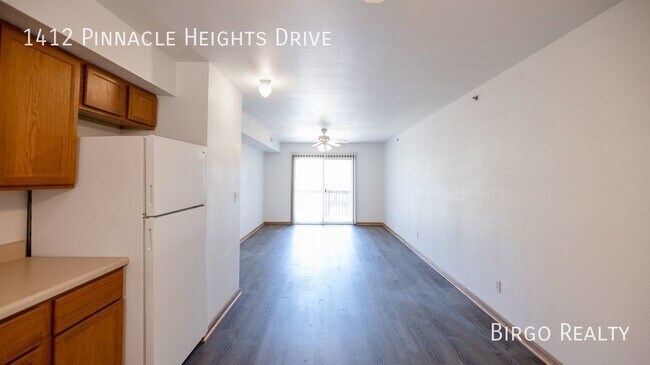 Building Photo - Move in Special! First Month's Rent is Fre...