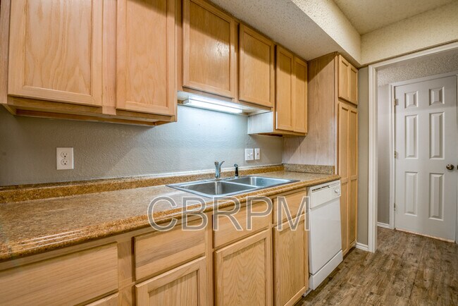 Building Photo - 5308 Kenosha Ave