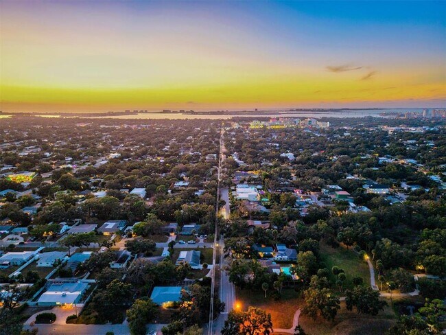 Building Photo - 2641 Hyde Park St