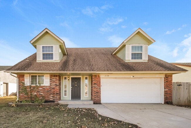 Building Photo - 2108 NE 9th St