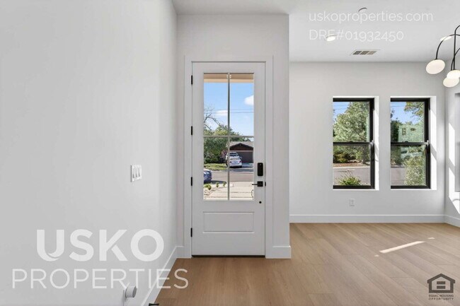 Building Photo - "Charming 2-Bedroom Retreat in Rocklin – Cozy 900 Sq Ft Home on Winding Lane!"