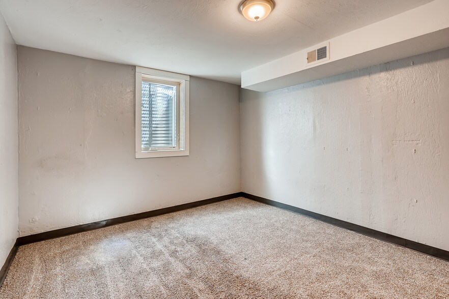 Building Photo - 3363 Sheridan Boulevard