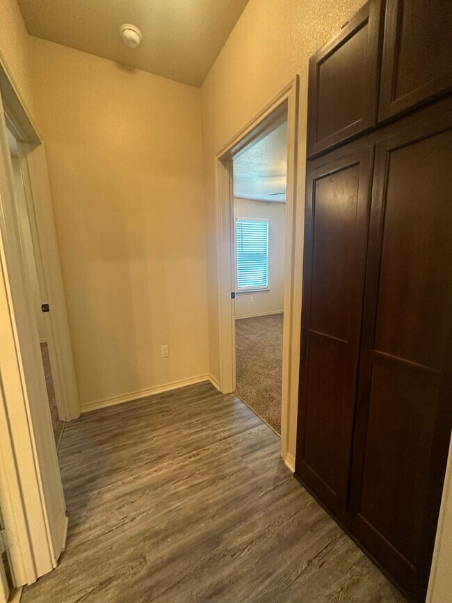 Building Photo - Spacious Townhome in South Lubbock