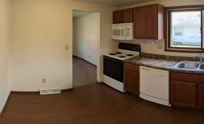 Building Photo - 110-112 West Grant St