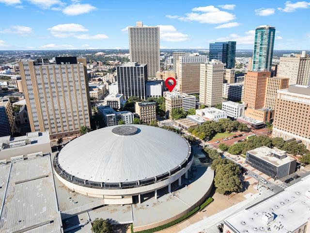 Building Photo - 910 Houston St