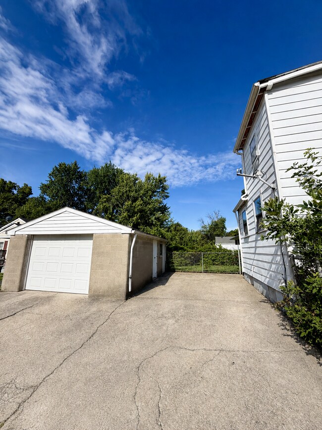 Building Photo - 1512 Bluegrass Ave