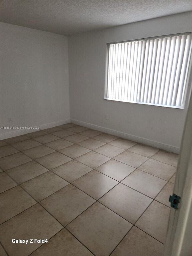 Building Photo - 6950 Miami Gardens Dr