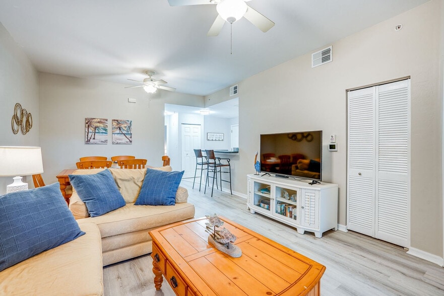 Building Photo - 15430 Bellamar Cir