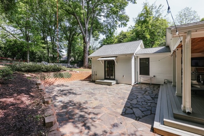 Building Photo - 234 Sunset Dr