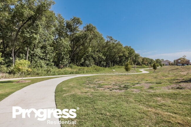 Building Photo - 734 Oakhurst Dr