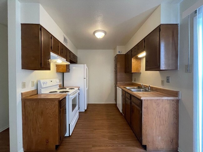 Building Photo - 8840 Glen Meadow Ln