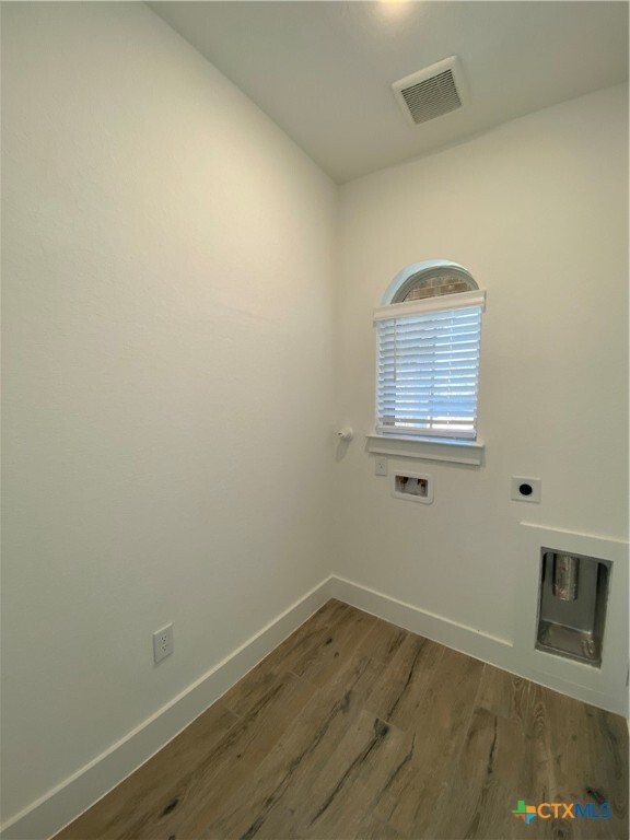 Building Photo - 1032 Easy Gruene