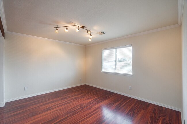 Building Photo - 21815 Grassy Hill Ln