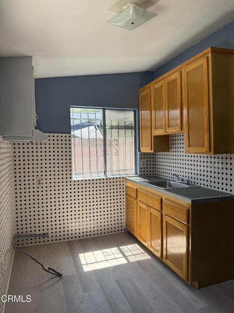Building Photo - 516 S Sadler Ave