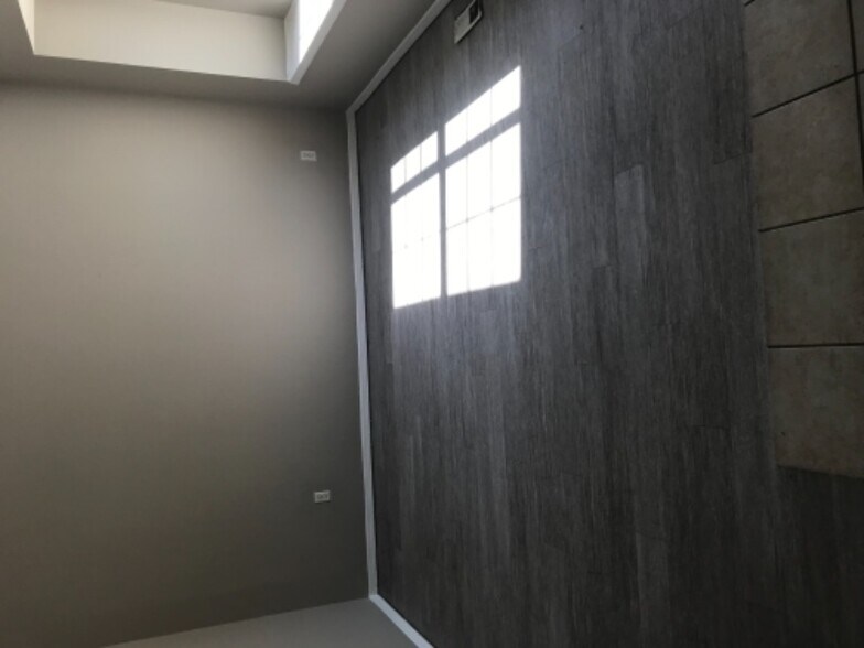 Primary Photo - 18757 E Hawaii Dr