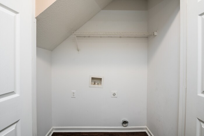 Building Photo - 951 Grass Hollow Ct