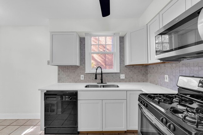Building Photo - Spacious 4-Bedroom Cleveland Heights Home with Central Air & 2-Car Garage