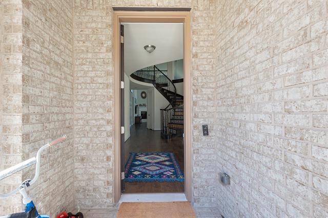 Building Photo - 8724 Majors Cir
