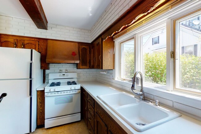 Building Photo - 23 Mechanic St