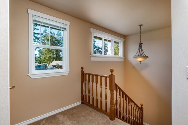 Building Photo - 3 Bedroom 2.5 Bath House