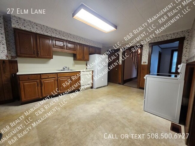 Building Photo - 27 Elm Ln