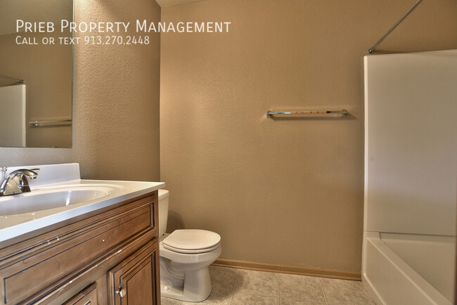 Building Photo - Cottage Park Townhome - Available March 24th