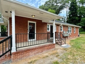 Building Photo - 1008 Hampton St