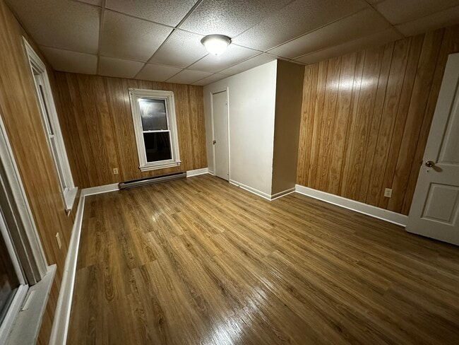 Building Photo - 408 S Queen St