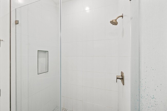 Building Photo - 320 15th St N