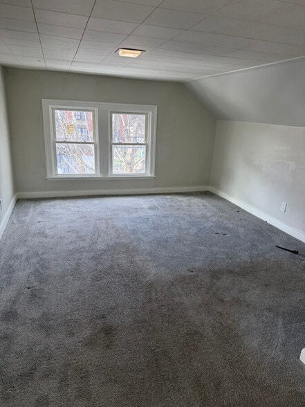 Building Photo - 61 Woodlawn St