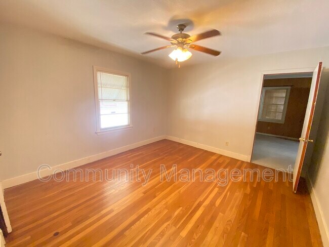 Building Photo - 821 W Garfield St