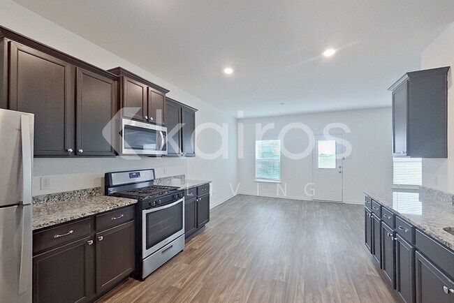 Building Photo - 914 Shady Brk