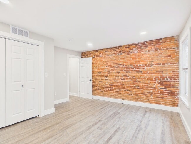 Building Photo - 253 Briggs St
