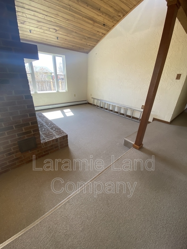 Building Photo - 2664 W Jefferson St