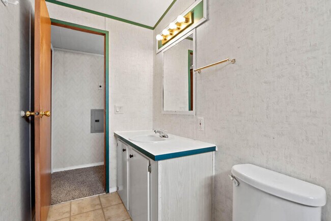 Building Photo - 505 Ricky Zelt Dr
