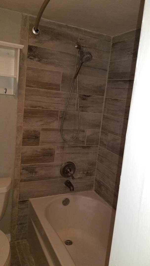 Building Photo - 2100 Tanglewilde St