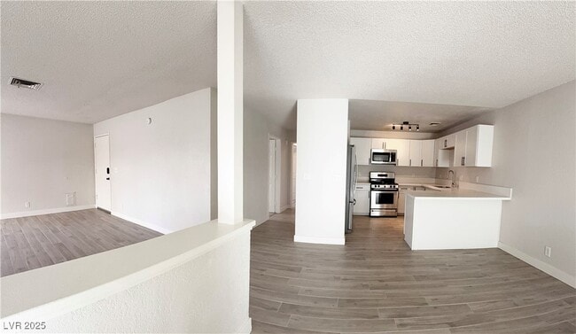 Building Photo - 6779 Pine Valley Dr