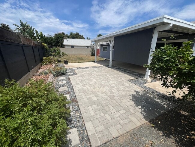 Building Photo - CHARMING 3BD/2BA SINGLE FAMILY HOME IN CLA...