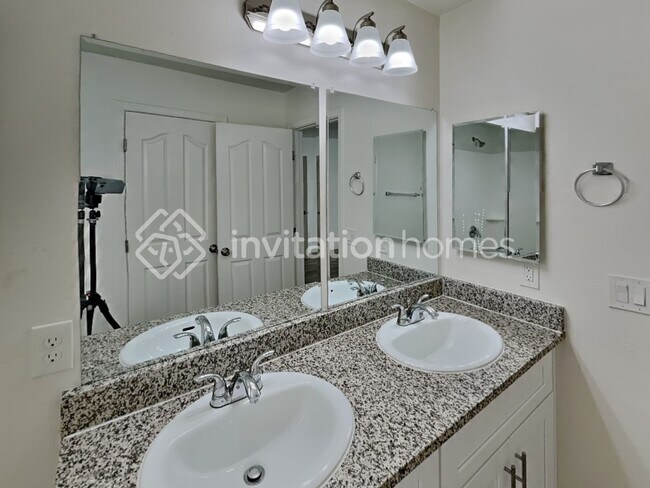 Building Photo - 4121 W Irwin Ave