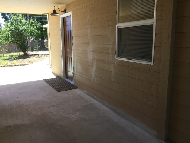 Building Photo - Charming 2-Bedroom Home in Prime Pecks Dri...